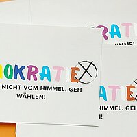 Demokratie fällt nicht vom Himmel